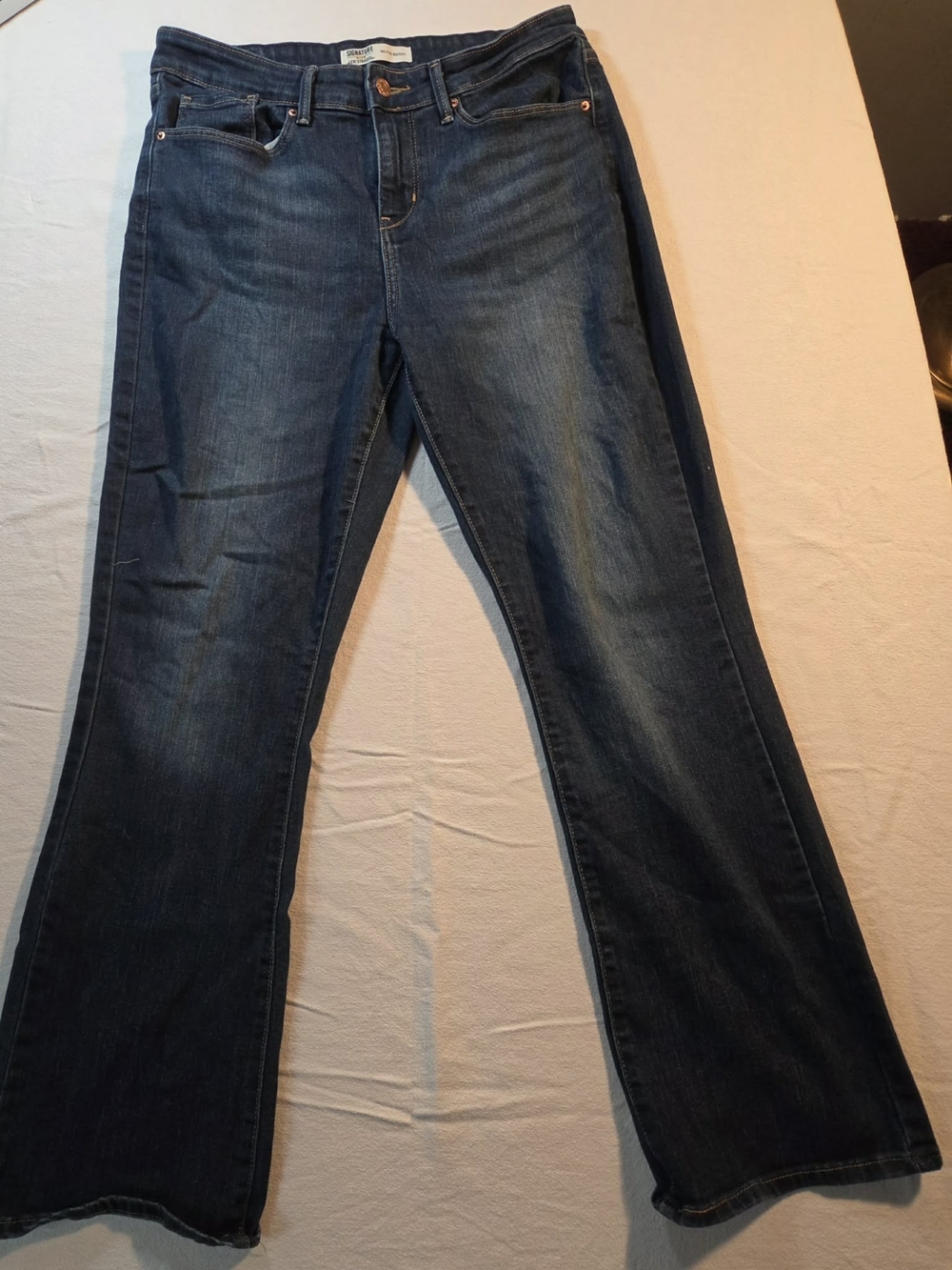 Signature by Levi Strauss Mid-Rise Bootcut Jeans in Dark Blue